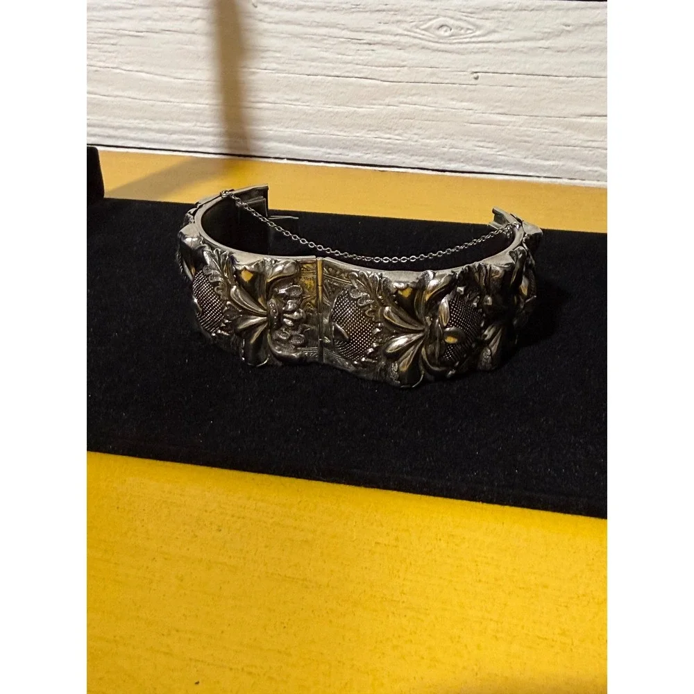 Vargas Vintage Silver Tone Repousse Floral Hinged Bangle Bracelet Safety Chain
